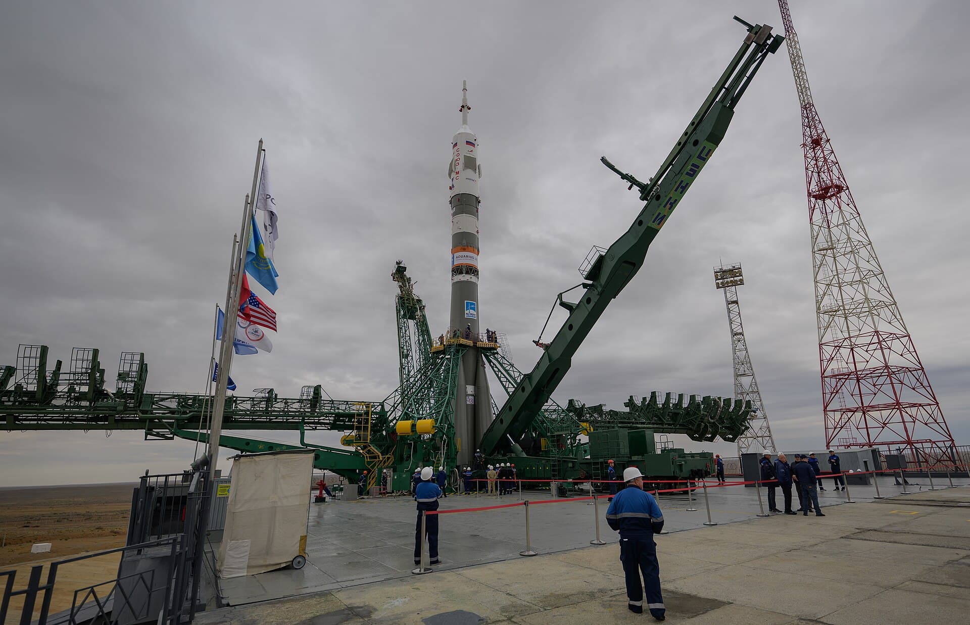 Cờ Kazakhstan và Hoa Kỳ tại bệ phóng Baikonur, tháng 9 năm 2024.